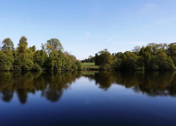 Lodge La Tiny Du Parc : Saint Symphorien Des Monts Ernée