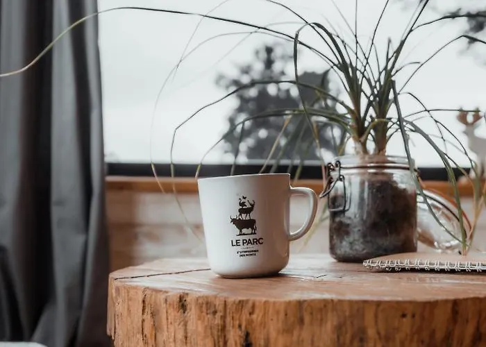 Lodge La Tiny Du Parc : Saint Symphorien Des Monts Ernée